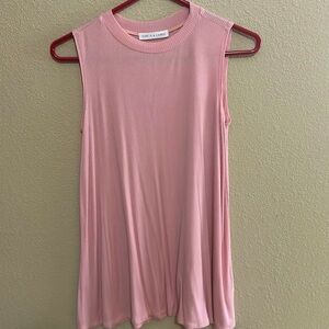 Women’s long pink ribbed tank top in a small